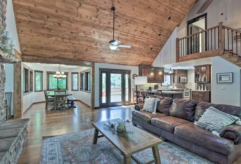 Pinetop Cabin: Hot Tub, Deck, Grill, & Game Room!