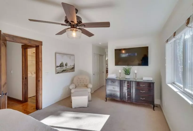 Pinetop Cabin: Hot Tub, Deck, Grill, & Game Room!
