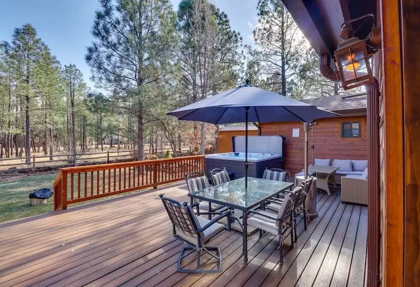 Pinetop Cabin: Hot Tub, Deck, Grill, & Game Room!