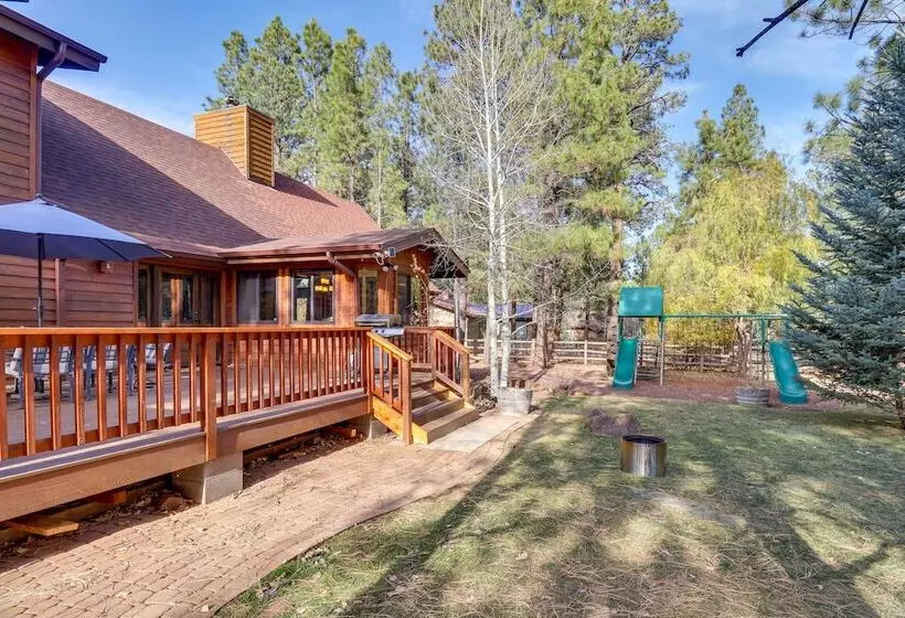 Pinetop Cabin: Hot Tub, Deck, Grill, & Game Room!