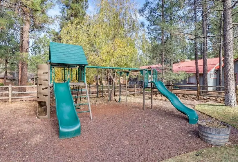 Pinetop Cabin: Hot Tub, Deck, Grill, & Game Room!