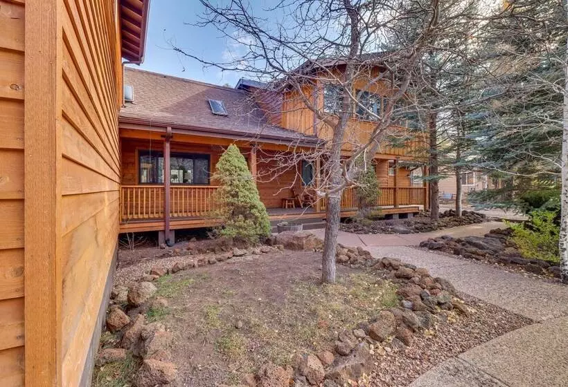 Pinetop Cabin: Hot Tub, Deck, Grill, & Game Room!