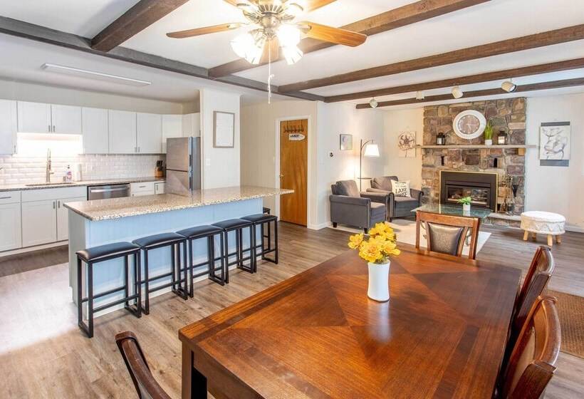 Cozy Poconos Ranch Home W/ Pool Access, Near Lake!