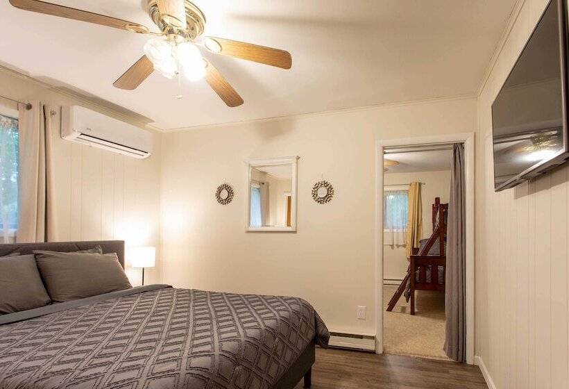 Cozy Poconos Ranch Home W/ Pool Access, Near Lake!