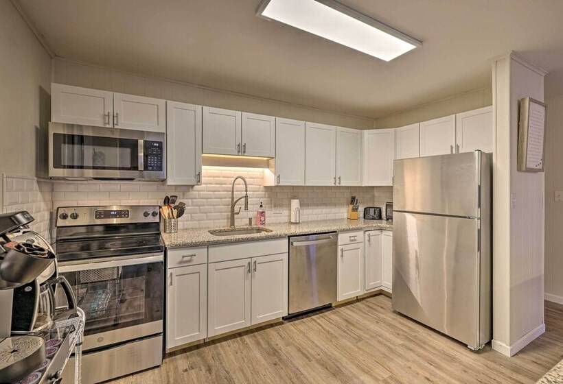 Cozy Poconos Ranch Home W/ Pool Access, Near Lake!