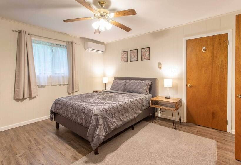 Cozy Poconos Ranch Home W/ Pool Access, Near Lake!