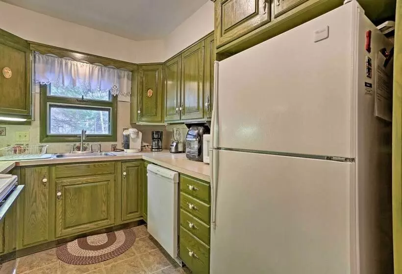 Blakeslee Hideaway W/ Lake Access: 3 Mi To Ski!