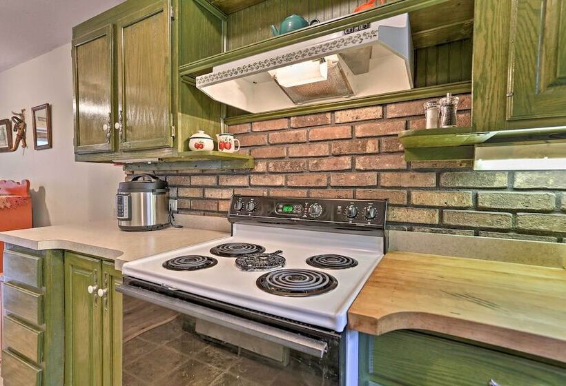 Blakeslee Hideaway W/ Lake Access: 3 Mi To Ski!