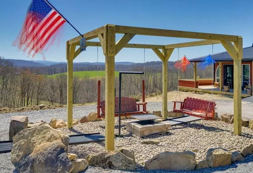 Scenic Ranch House W/ Fishing Pond!