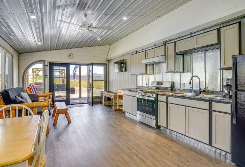 Scenic Ranch House W/ Fishing Pond!