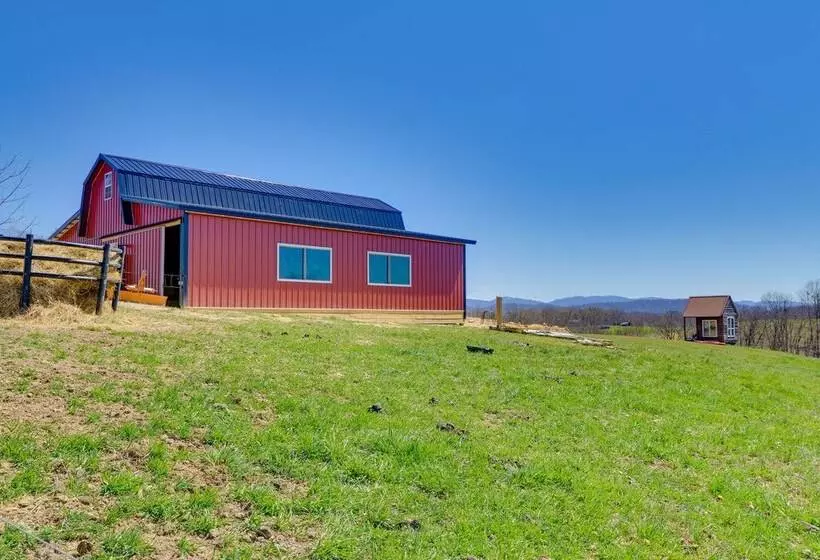 Scenic Ranch House W/ Fishing Pond!