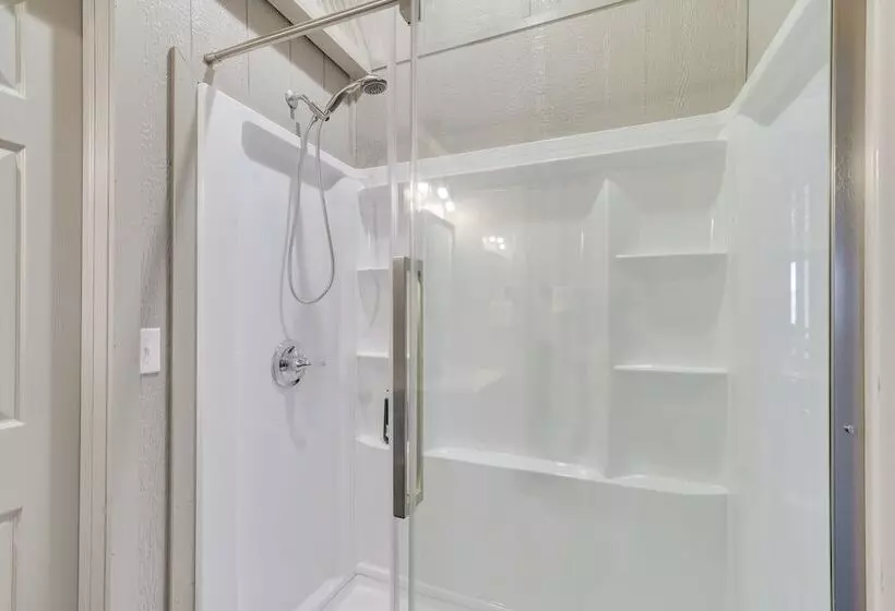 Scenic Ranch House W/ Fishing Pond!