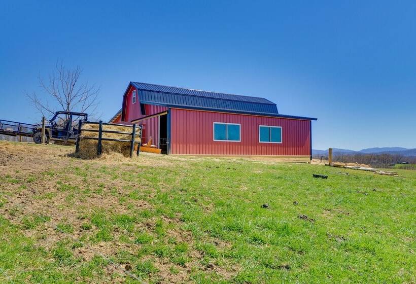 Scenic Ranch House W/ Fishing Pond!