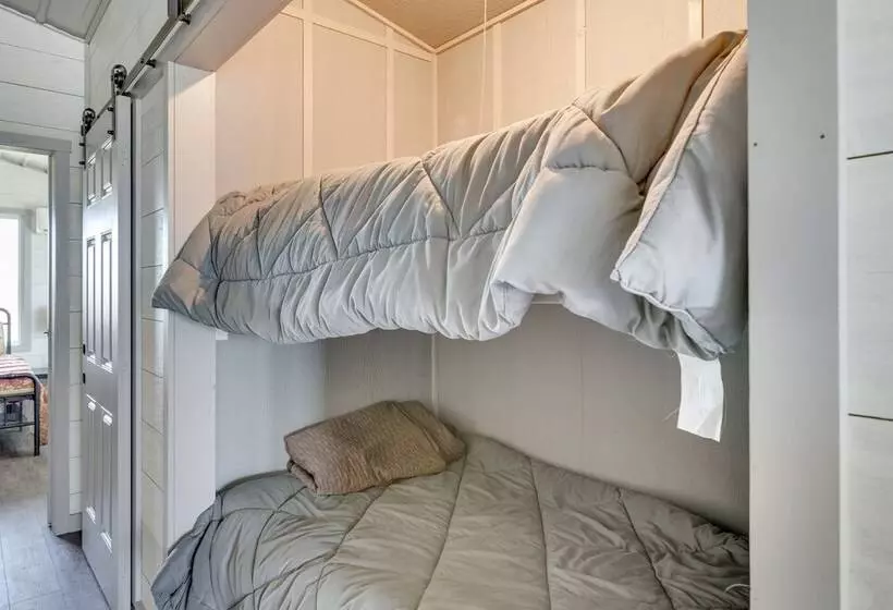 Scenic Ranch House W/ Fishing Pond!