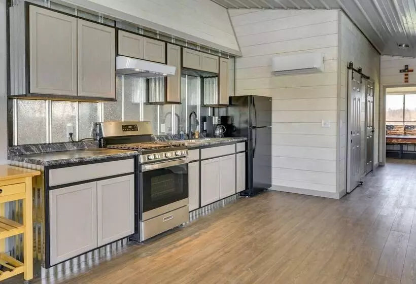 Scenic Ranch House W/ Fishing Pond!