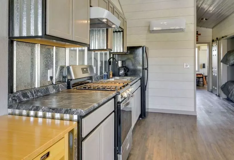 Scenic Ranch House W/ Fishing Pond!