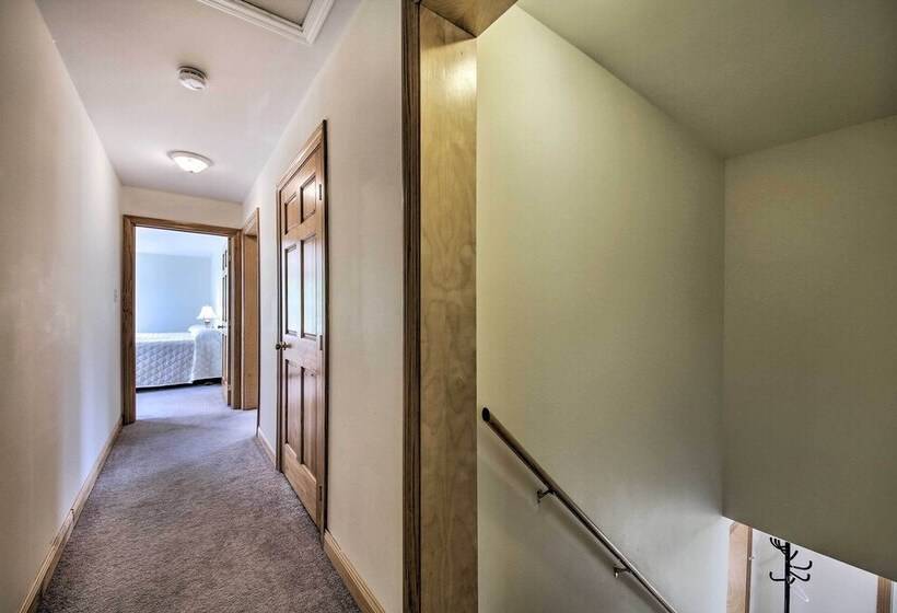 Spacious Bristol House W/ Deck & Harbor Views!