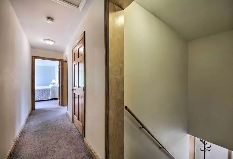 Spacious Bristol House W/ Deck & Harbor Views!
