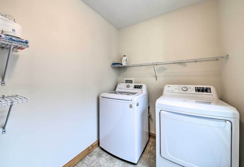 Spacious Bristol House W/ Deck & Harbor Views!