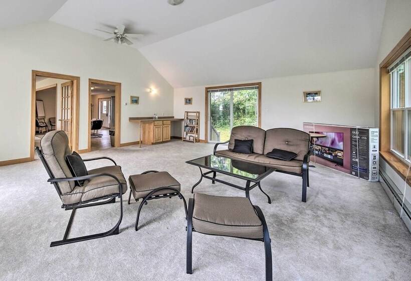 Spacious Bristol House W/ Deck & Harbor Views!