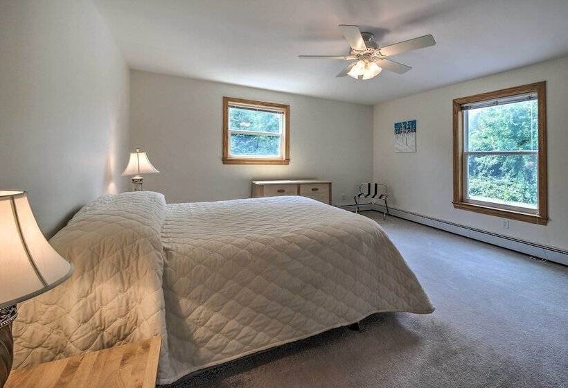 Spacious Bristol House W/ Deck & Harbor Views!