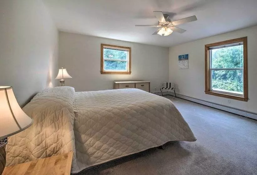 Spacious Bristol House W/ Deck & Harbor Views!