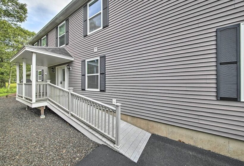 Spacious Bristol House W/ Deck & Harbor Views!