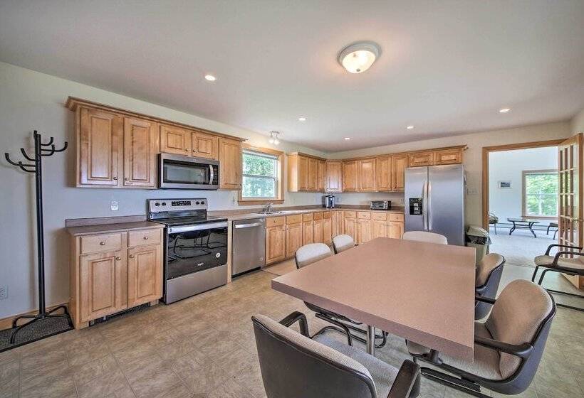 Spacious Bristol House W/ Deck & Harbor Views!