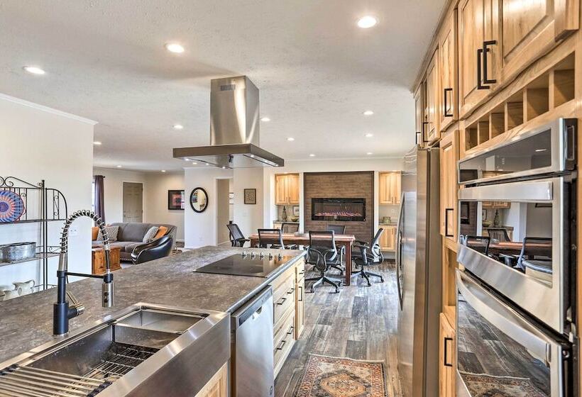 Spacious Hermosa House W/ Black Hills View