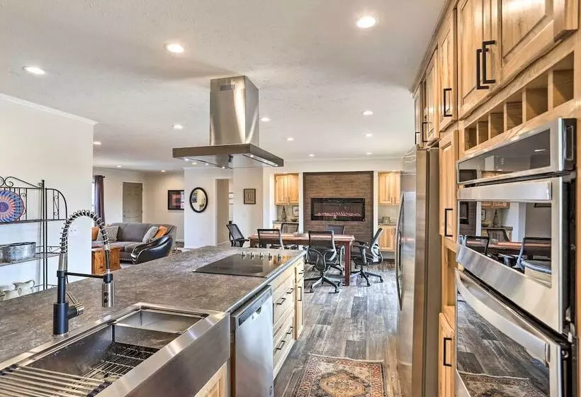 Spacious Hermosa House W/ Black Hills View