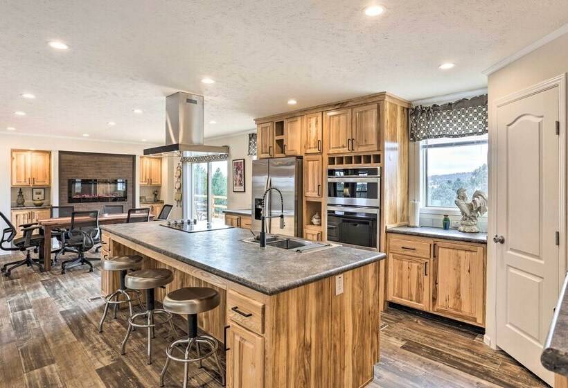Spacious Hermosa House W/ Black Hills View