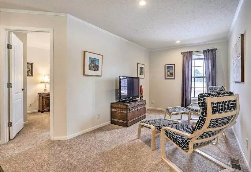 Spacious Hermosa House W/ Black Hills View