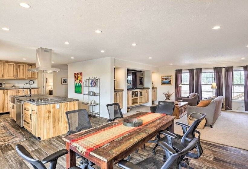 Spacious Hermosa House W/ Black Hills View