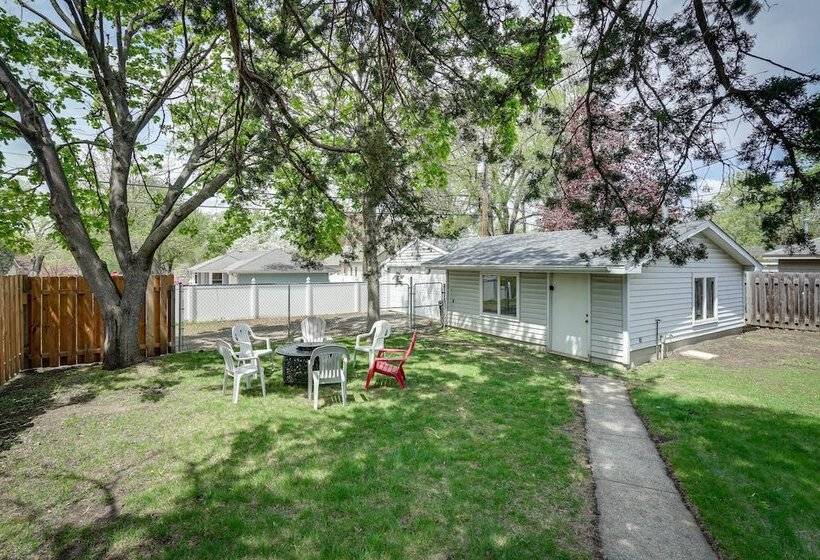 Spacious Minneapolis Home Rental: 8 Mi To Downtown