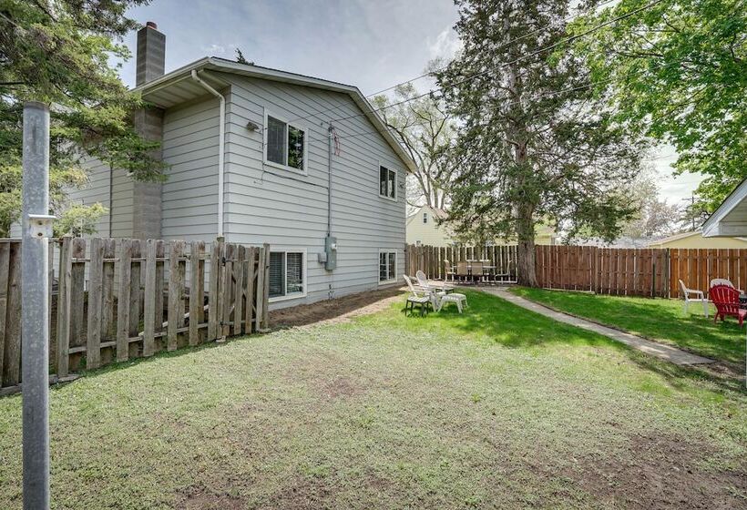 Spacious Minneapolis Home Rental: 8 Mi To Downtown