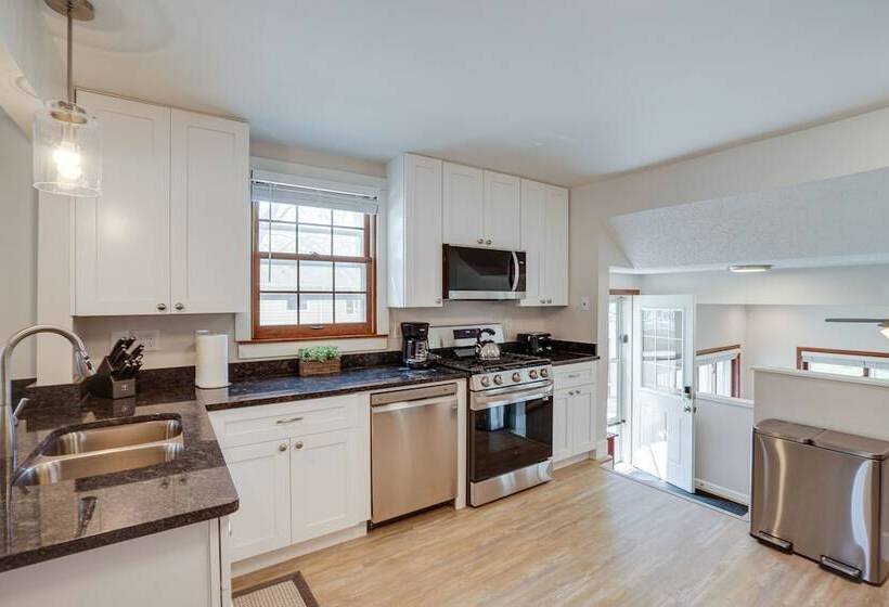 Spacious Minneapolis Home Rental: 8 Mi To Downtown
