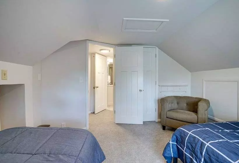 Spacious Minneapolis Home Rental: 8 Mi To Downtown