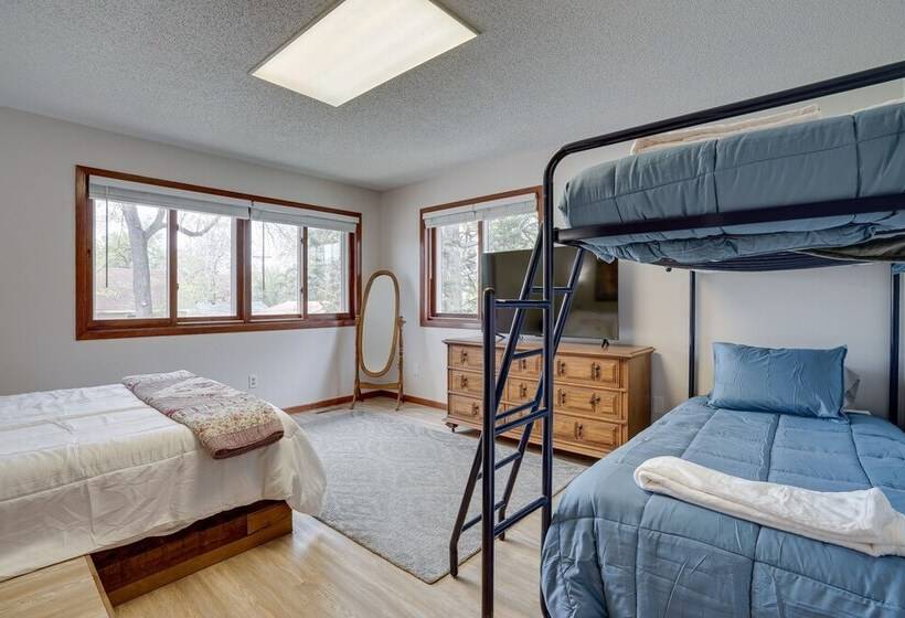 Spacious Minneapolis Home Rental: 8 Mi To Downtown