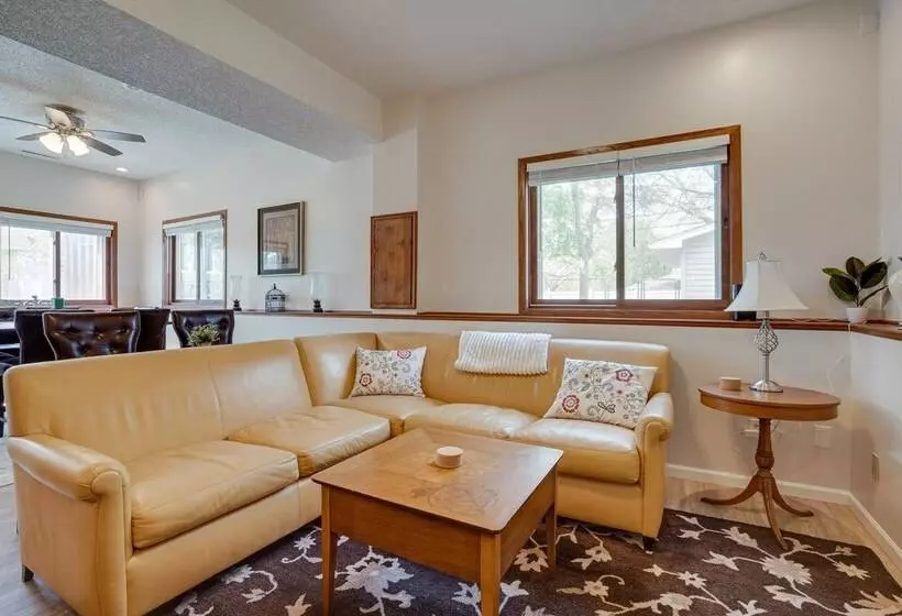 Spacious Minneapolis Home Rental: 8 Mi To Downtown