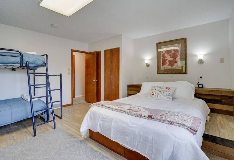 Spacious Minneapolis Home Rental: 8 Mi To Downtown