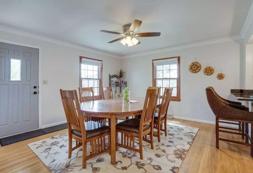 Spacious Minneapolis Home Rental: 8 Mi To Downtown