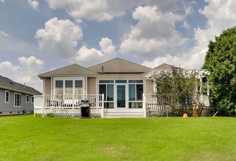 Sunny Lewes Home W/ Sunroom, Deck & Pond View