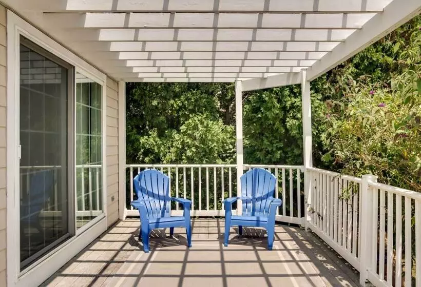 Sunny Lewes Home W/ Sunroom, Deck & Pond View