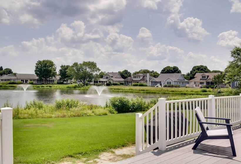 Sunny Lewes Home W/ Sunroom, Deck & Pond View