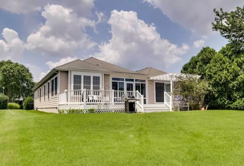 Sunny Lewes Home W/ Sunroom, Deck & Pond View