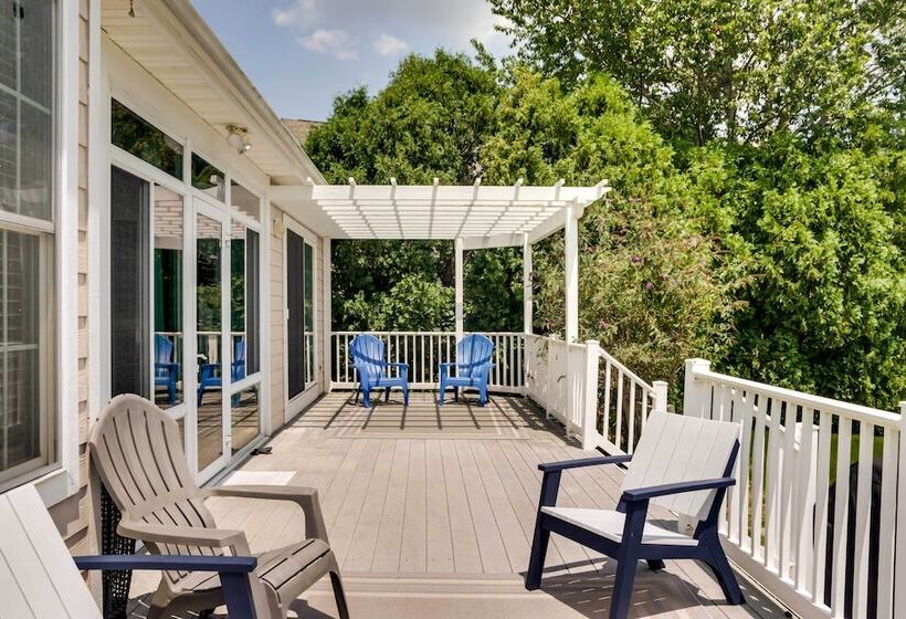 Sunny Lewes Home W/ Sunroom, Deck & Pond View