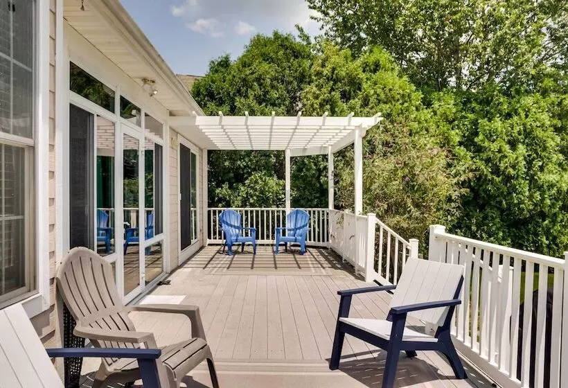 Sunny Lewes Home W/ Sunroom, Deck & Pond View