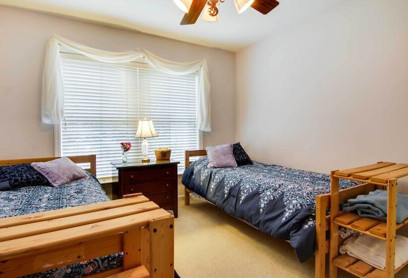 Sunny Lewes Home W/ Sunroom, Deck & Pond View