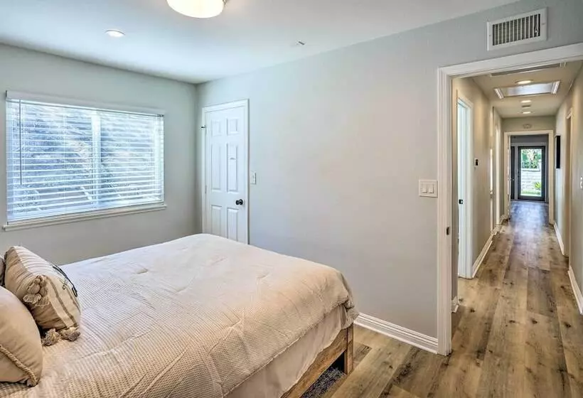 Sunny Orange County Abode W/ Fire Pit & Backyard!