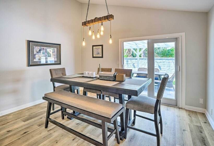 Sunny Orange County Abode W/ Fire Pit & Backyard!